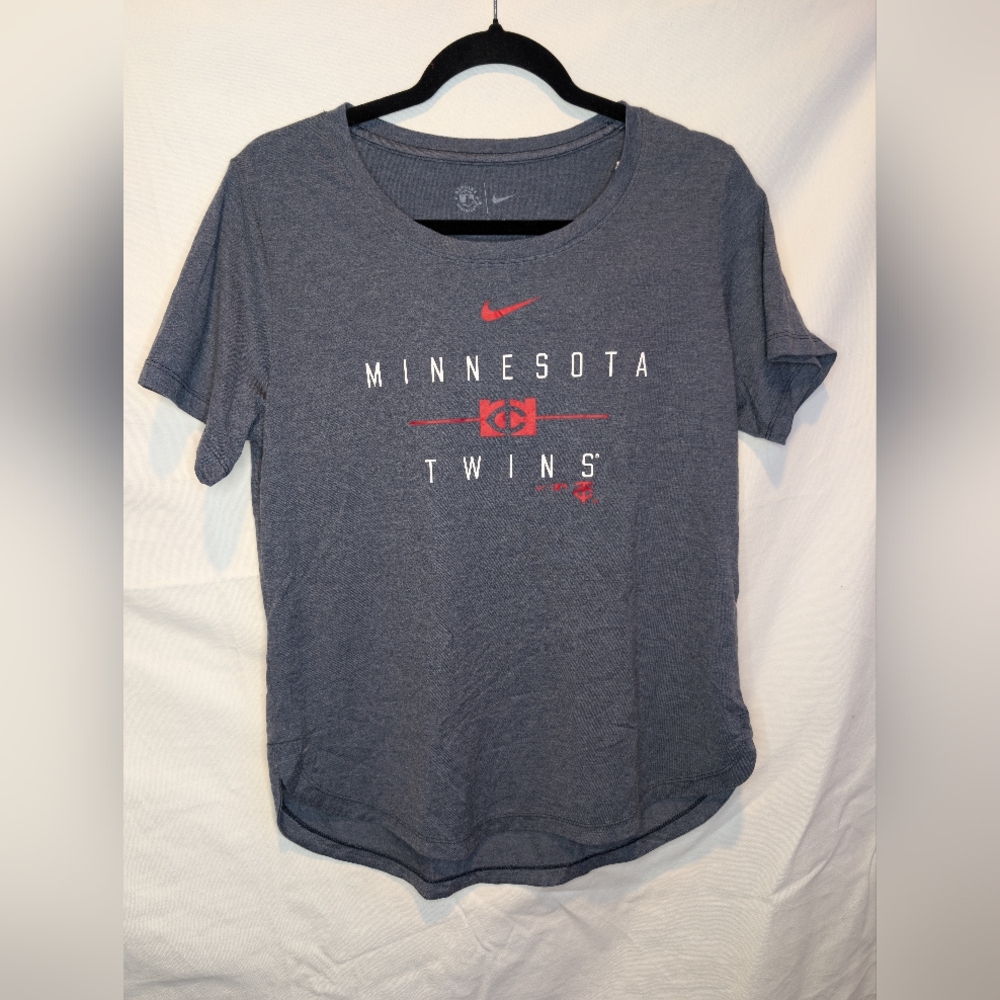 Minnesota Twins Women’s Nike Scoop Neck T-Shirt (Medium)